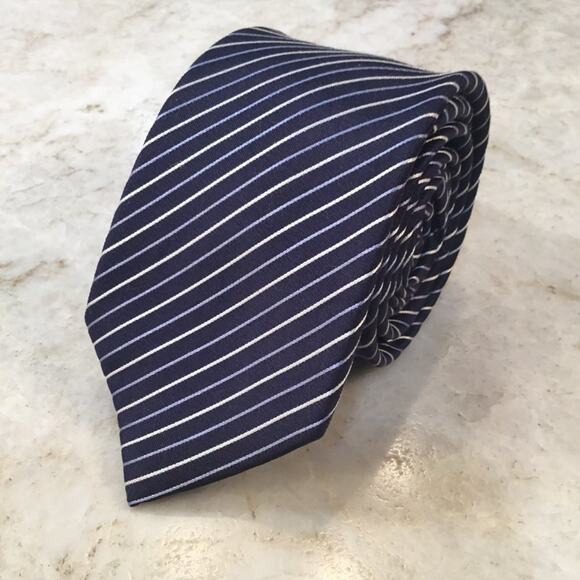 BANANA REPUBLIC SILK TIE - Picture 7 of 9